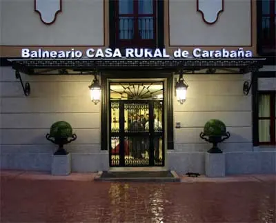 Entrada de la etapa 2010-2013, rotulada «Balneario Casa Rural»