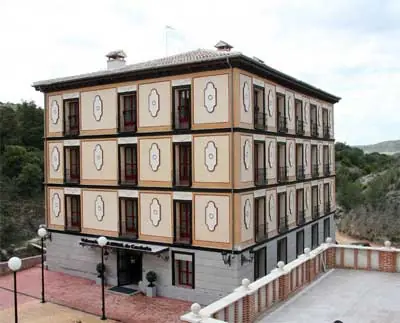 El edificio al pie del cerro de Cabeza Gorda