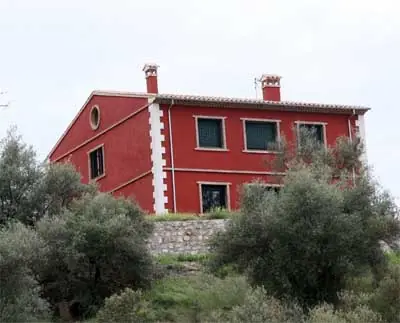 Casa roja del conjunto